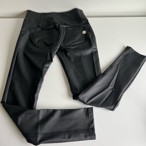 Freddy WR.UP® LEATHER High Rise 3 Button SkinnyBlack - Picture 4 of 5